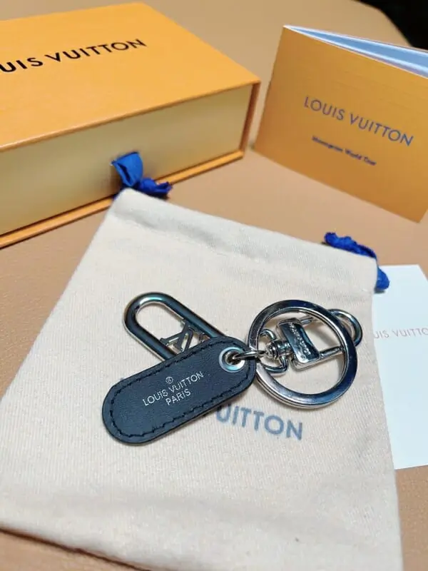 louis vuitton lv key holder and boucle de sac s_1205a343